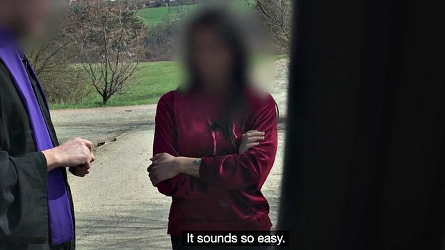 жадный священник трахает грудастую красотку в машине