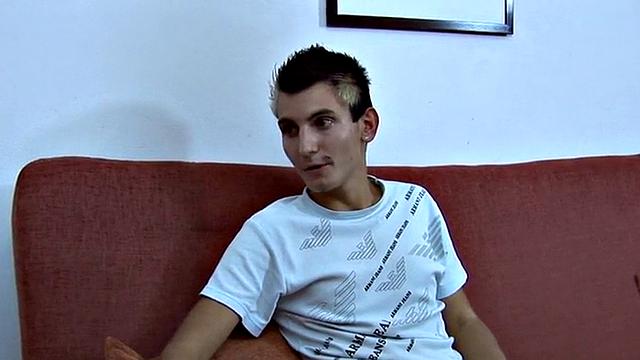 Strapon domina pegging loser