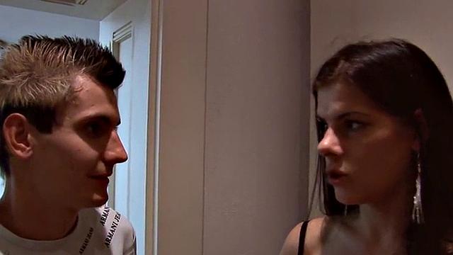 Strapon domina pegging loser