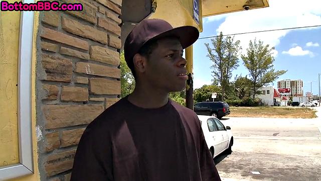 Pulled ebony enjoys cockriding outdoors