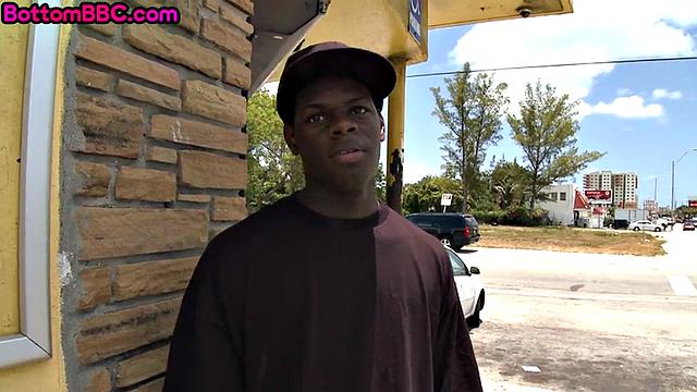 Pulled ebony enjoys cockriding outdoors