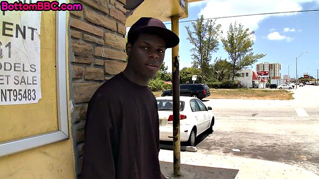 Pulled ebony enjoys cockriding outdoors