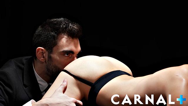 волосатые мишки лижут и трахают пальцами в жёстком тройничке