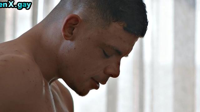 Ripped jock deepthroating lover before bareback on bed