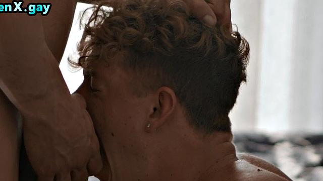 Ripped jock deepthroating lover before bareback on bed