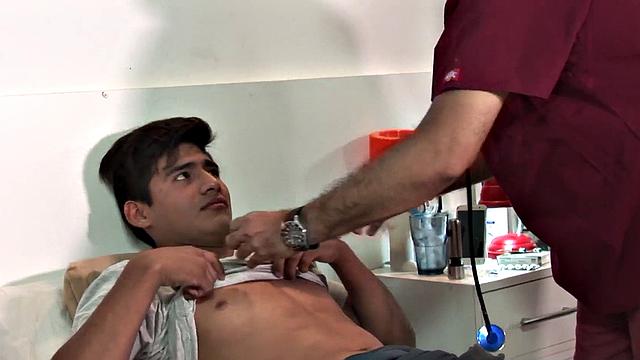 DILF doctor barebacked by latino jock after head