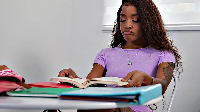 Big booty black lady smashed by big black cock