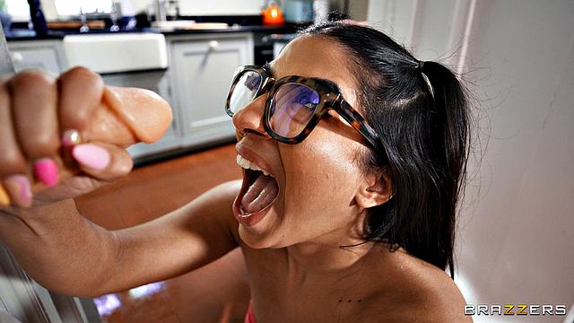 Две одинаковые подруги - один член, споры решают с отсосом