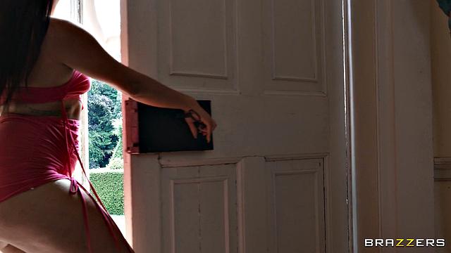 Lookalike Besties Swap, Suck & Swap