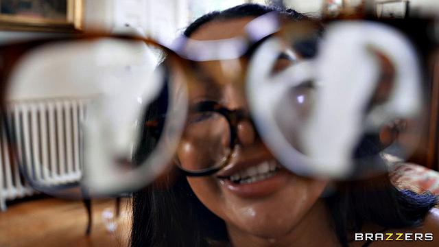 Две одинаковые подруги - один член, споры решают с отсосом