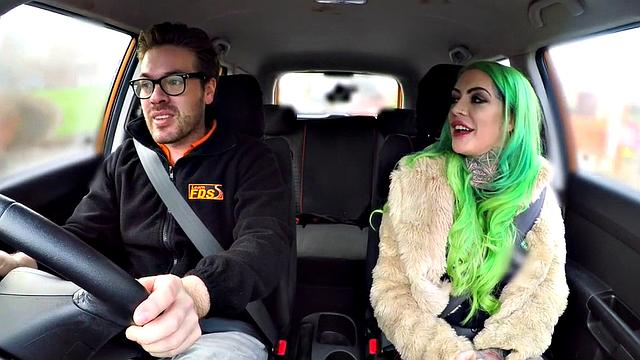 автошкола для взрослых: пышная milf ловит сперму от инструктора