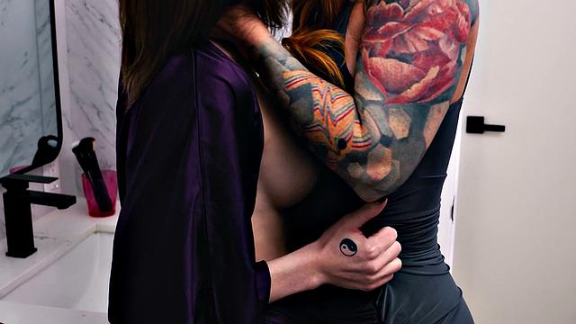 TRANSFIXED - Gorgeous Izzy Wilde Pampers Herself In Front Of Girlfriend Sophia Locke