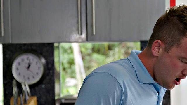 Огромные титьки в масле: зрелая устроила праздник члену