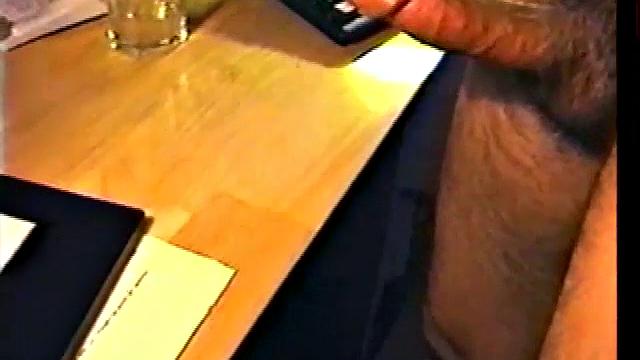 Зак дрочит свой большой член на камеру