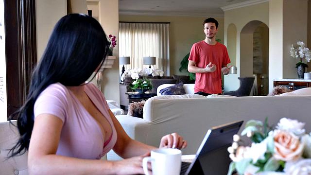 Sexy Jasmine Jae gets her wet pussy pounded