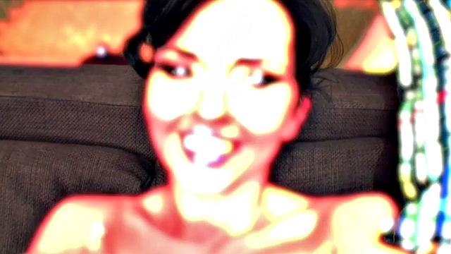 Ша Ризель поливает себя маслом - сиськи в центре внимания, штаны нервно курят