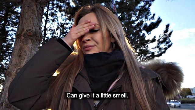 Cheap amateur babe fucked by a stranger for money after casting