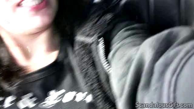 Amateur Hot GF Fingers Her Pussy Hardcore