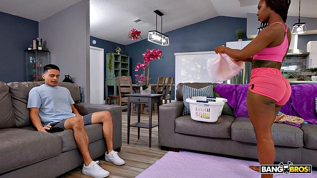 cece садится лео на лицо и катается на его огромном члене