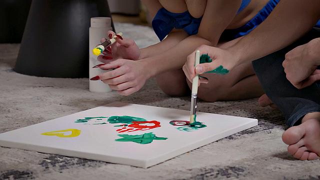 Сули называет траханье на диване романтикой