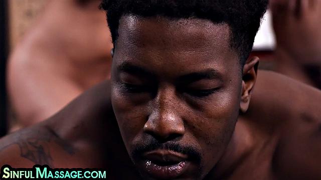 Две развратные блядки массово отдаются чёрному хуяре на массаже, пока не устают ржать над его размером.