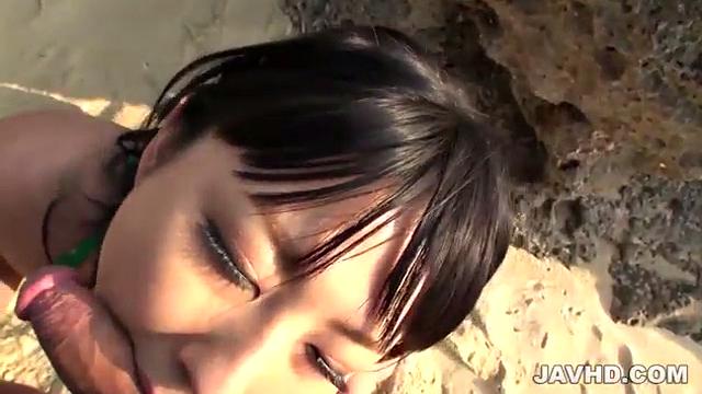 岩場でフェラ抜き！Ｆカップ爆乳遥めぐみ