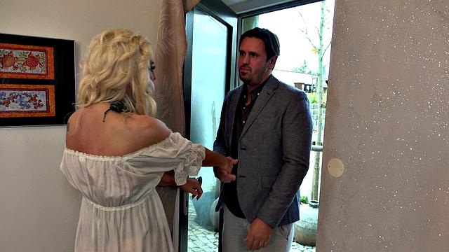 Katarina gets kinky with a cock