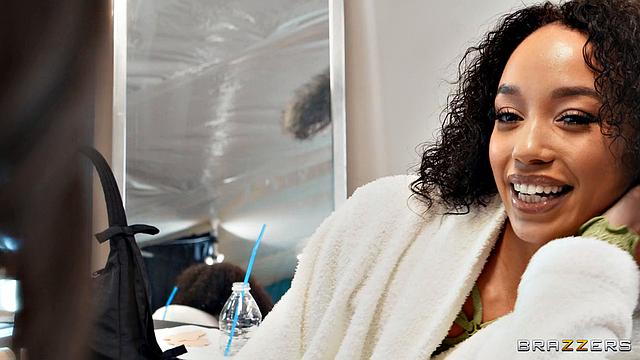 британская красотка gal ritchie сносит крышу в жестком bbc трио