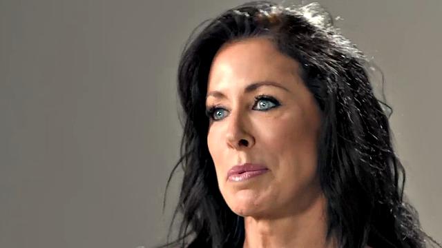 Cougar in solo masturbation