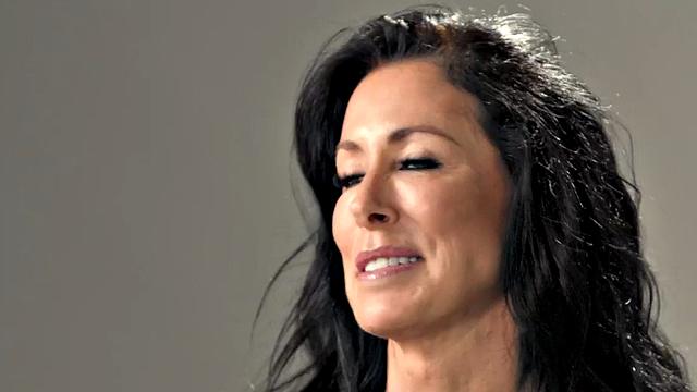 Cougar in solo masturbation