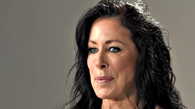 Cougar in solo masturbation