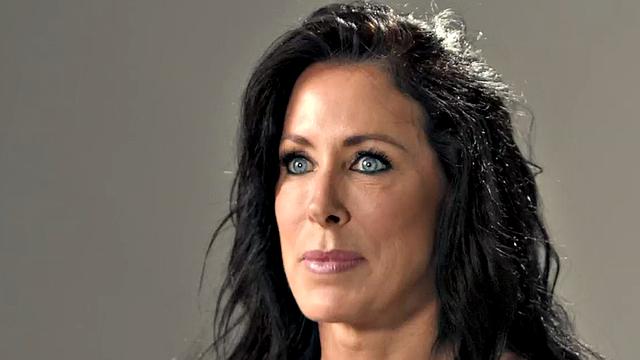 Cougar in solo masturbation