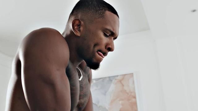 Латино пассив не выдержал жесткий догги от черного спортсмена