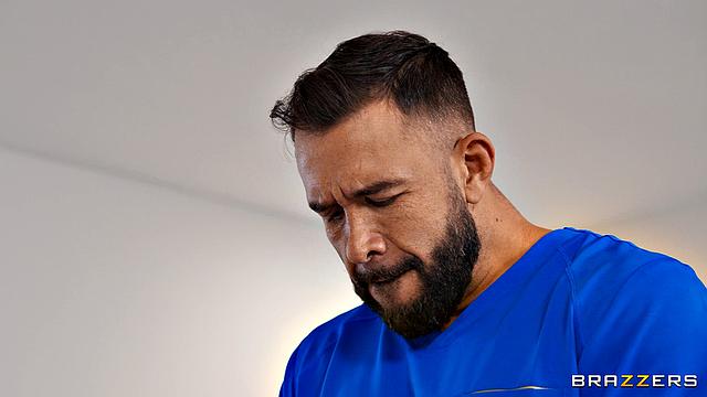 Curvy Sneak Sneaks Deep Tissue Dickdown