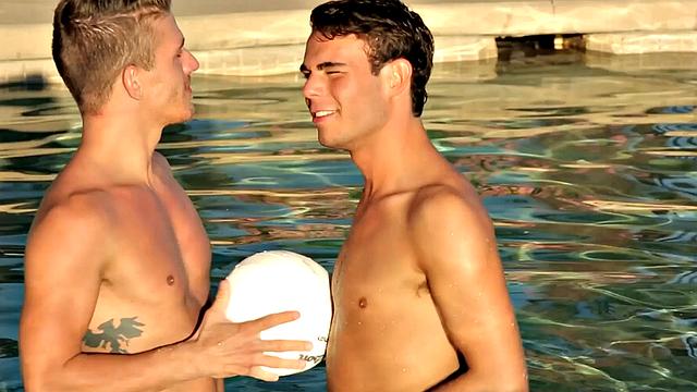 типа гетеро пацаны притворяются удивленными, когда получают по-гейски по полной