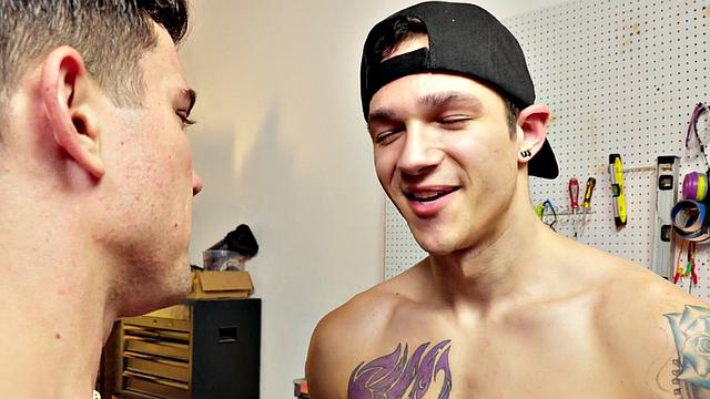 Mechanic stud rims and sucks his customer in store