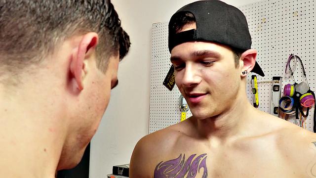 Mechanic stud rims and sucks his customer in store