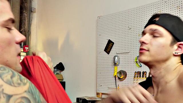 Mechanic stud rims and sucks his customer in store