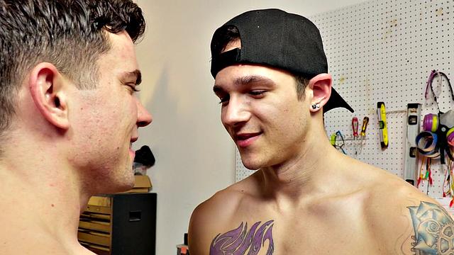 Mechanic stud rims and sucks his customer in store