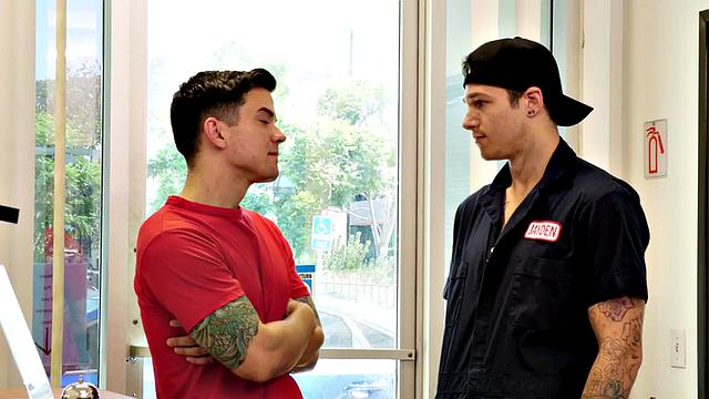 Mechanic stud rims and sucks his customer in store