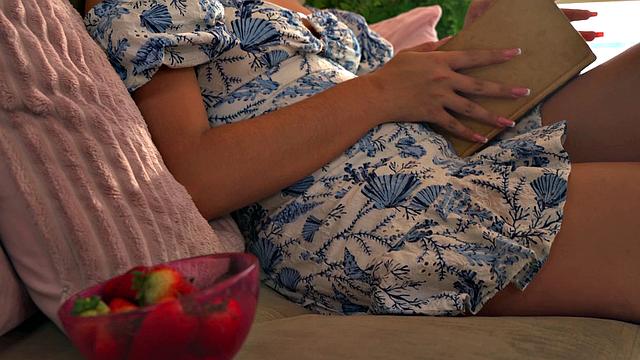 Sweet Colombian Ellen exposes her curvy body and dripping slit