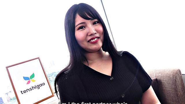 Aina Nanjyo is a model with huge breasts to play with