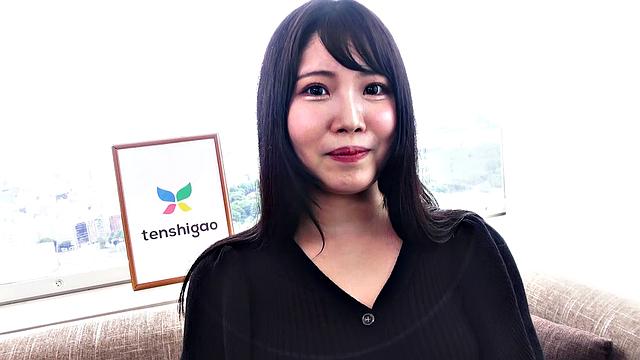 Aina Nanjyo is a model with huge breasts to play with