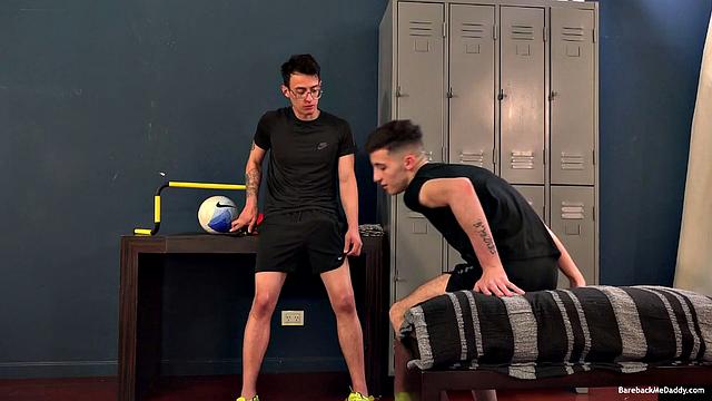 Взрослые парни Mateo, Sly и Ferdinand решили устроить групповую гей-вечеринку с перчинкой и поделились всем, чем могли - даже ртом и попой.