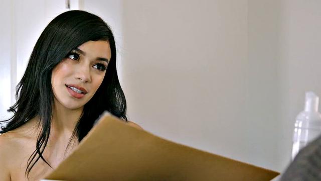 Саванна Сикс устроила отчиму масляный массаж-семейные традиции по-взрослому