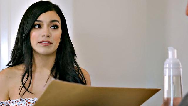 Саванна Сикс устроила отчиму масляный массаж-семейные традиции по-взрослому