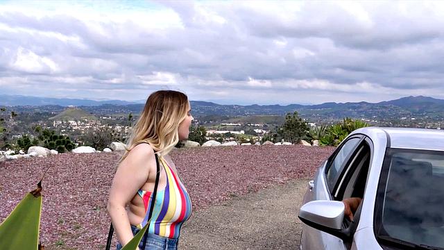 коди ловит попутку и тут же пускает грудь в ход