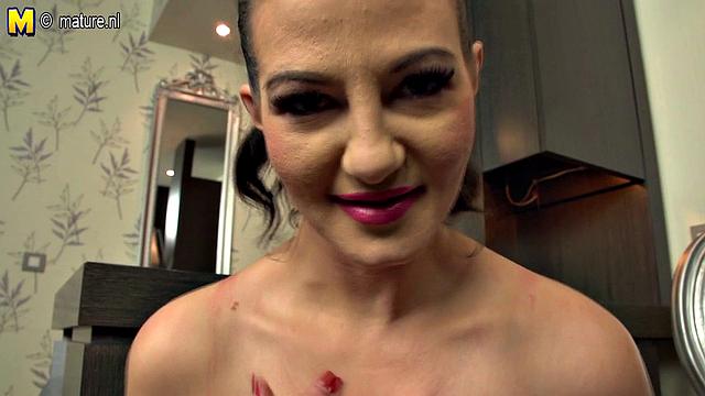 волосатая домохозяйка: пошла пылесос на фиг, есть чем заняться получше