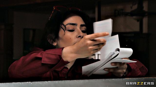 Kitchen Cutie Serves Anal