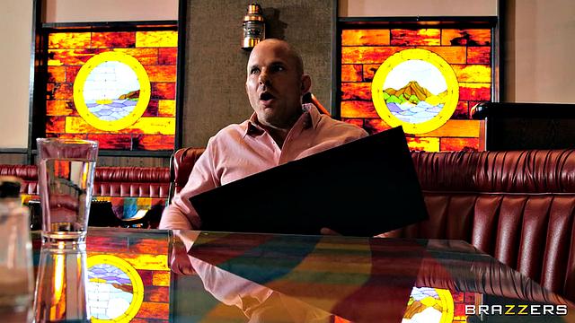 Kitchen Cutie Serves Anal